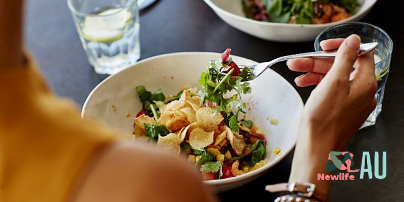 Escolhendo Comida Rápida com Saladas Saudáveis: Uma Situação Ganha-Ganha